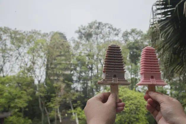 (景区副食品商店)仅在乐山大佛景区内销售目前,灵宝塔雪糕吃进嘴里的