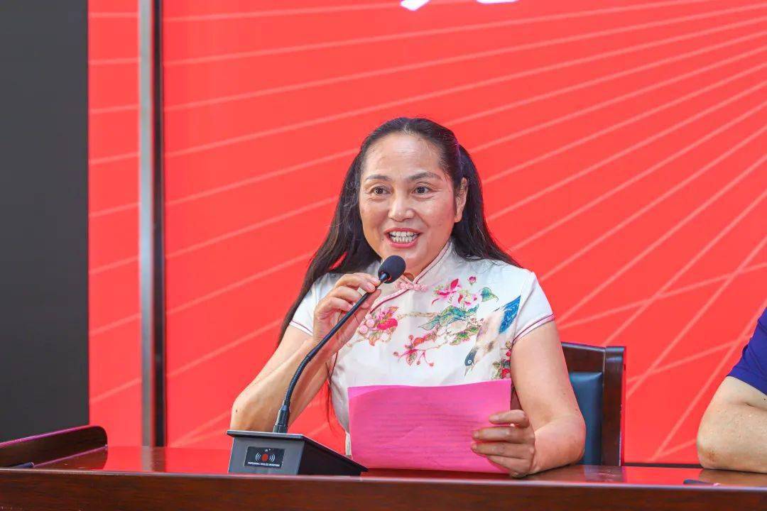 走红毯击掌拿红包昨天稼祥中学这群孩子征战中考出征啦
