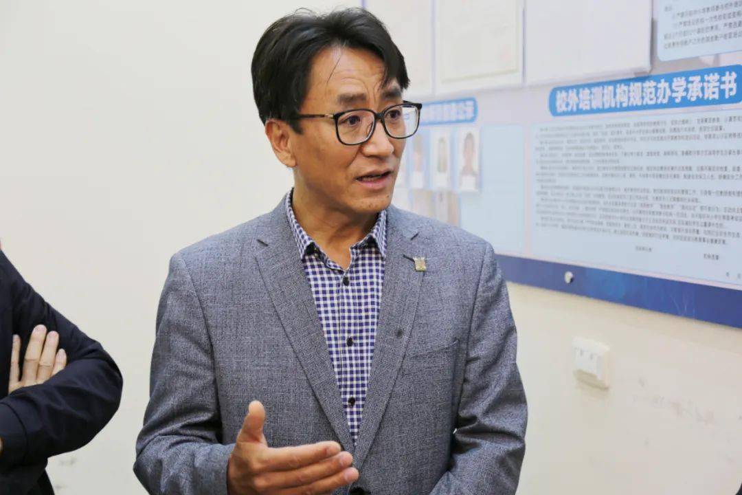 玉溪市人大常委会副主任何雪峰率队调研澄江市义务教育阶段双减工作