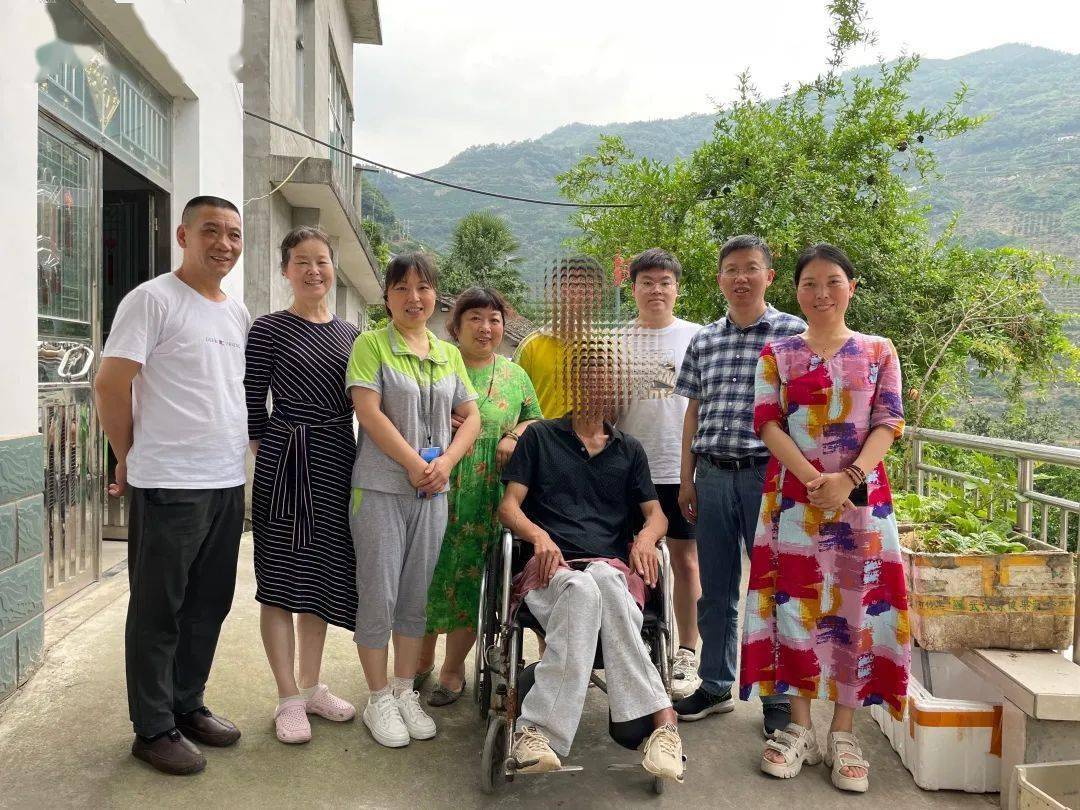 向张捷同志学习系列报道张捷病中仍在组织助学活动委托团队为受助学生