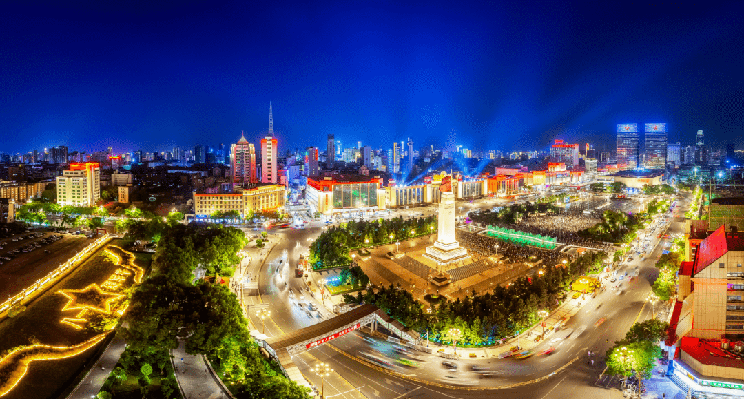 1号作品涂云强《八一广场之夜》2号作品李云龙《璀璨南昌城》3号作品