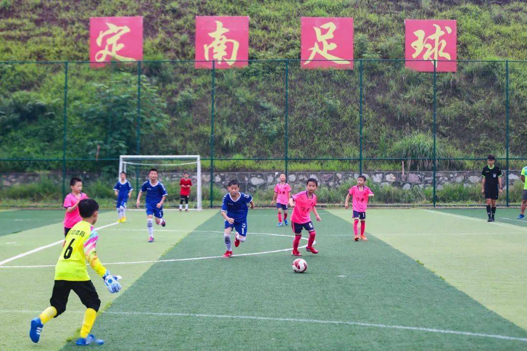 定南女队获2022年江西省第八届百县青少年"五人制"足球运动会冠军