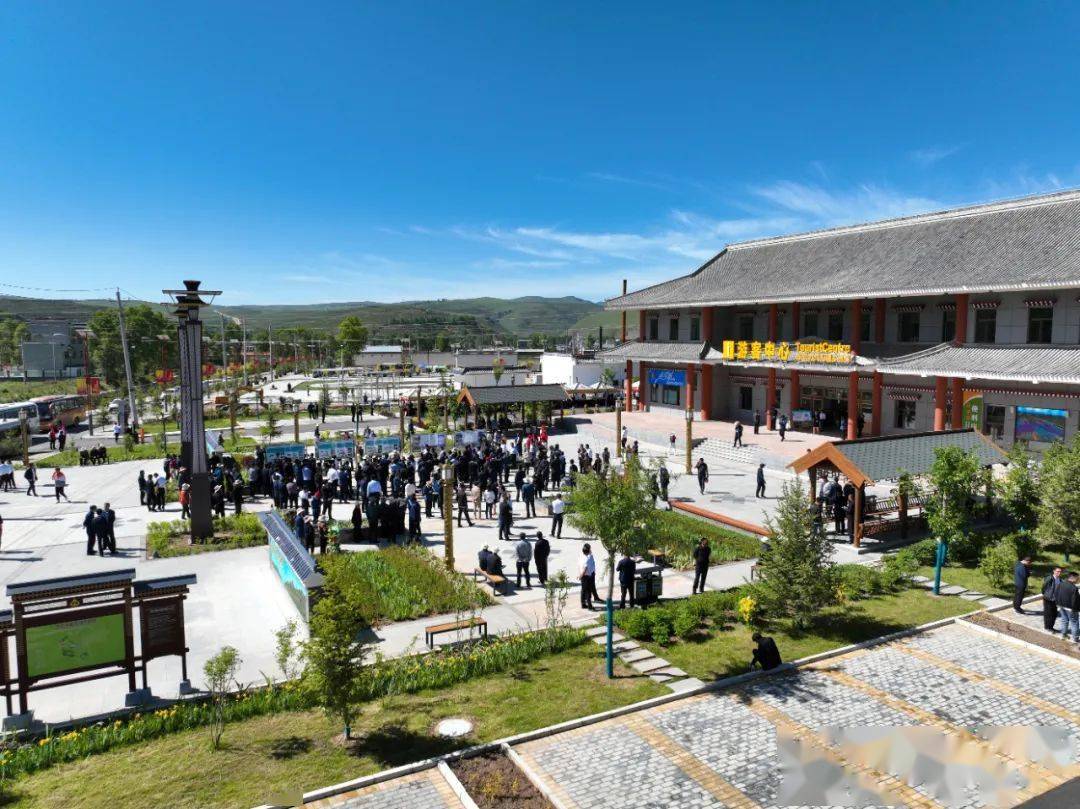 走进临潭县古战镇古战村,干净整洁的人居环境,宽敞平坦的乡村道路