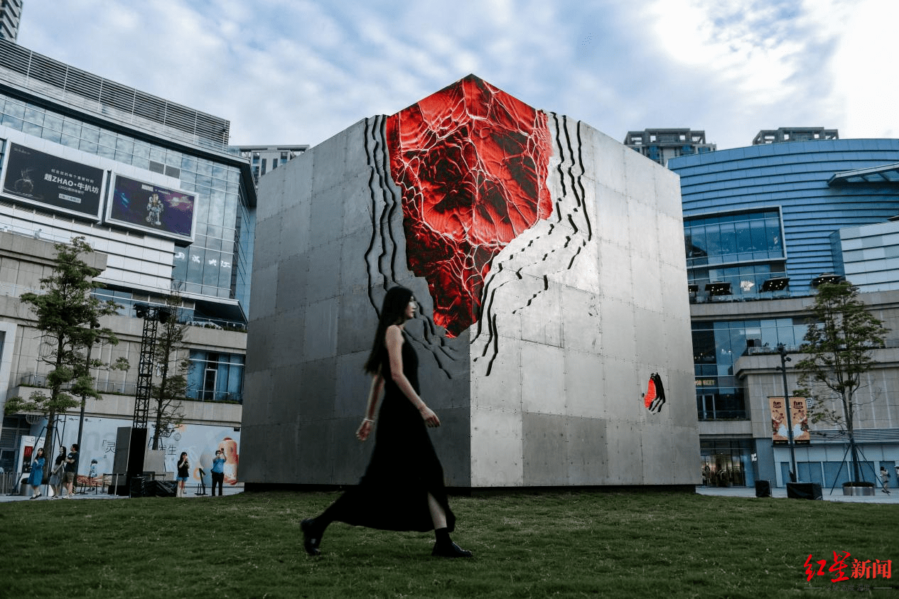 探索城市公共空间两座大型公共艺术装置相继揭幕