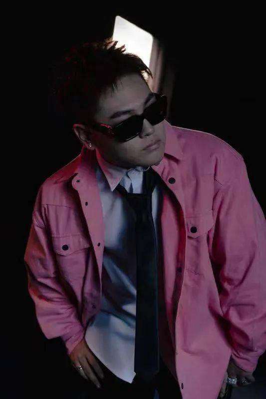 oneboi 万赛文,作为说唱歌手,音乐人,制作人,其音乐