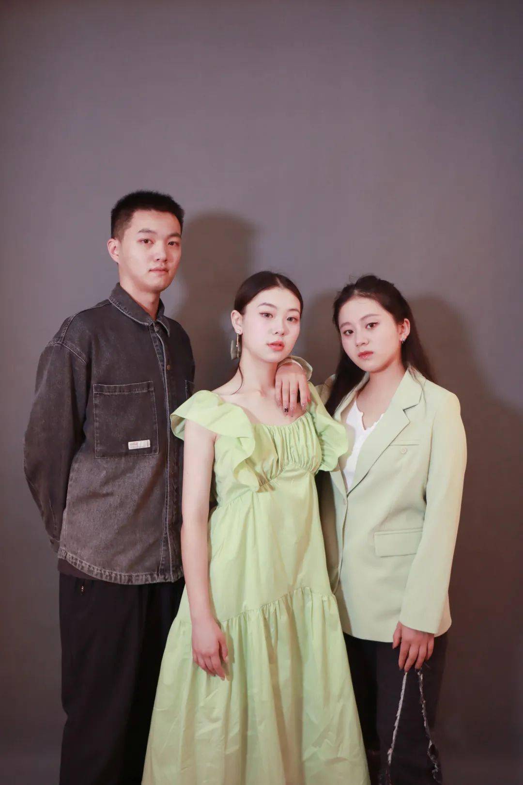 且看新闻学院杨子茜,光电信息学院蒋婧儒,生命学院贺涵博综合理科思维