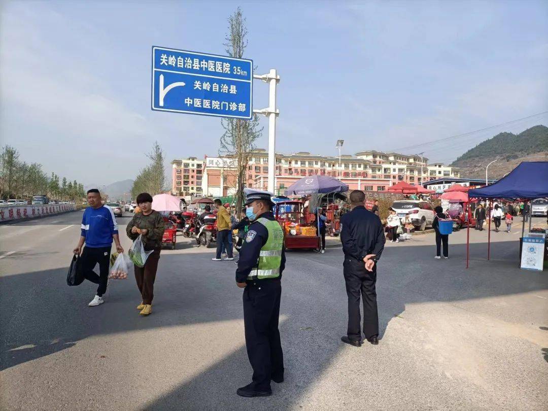 关岭这个地方的"马路市场"被整治_大道_于关花_社区