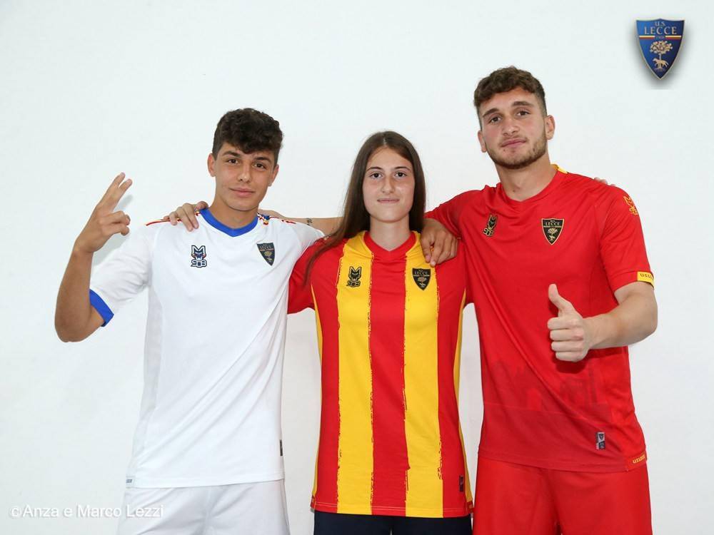 莱切发布202223赛季主客场球衣