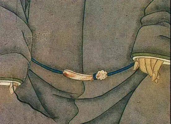 9厘米的黄玉带钩能换上海一套房,拍出2500多万!_琵琶_腰带_战国