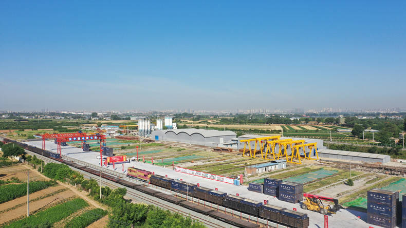 西安窑村仓储物流基地集装箱专列首发_铁路专用线_骨料_砂石