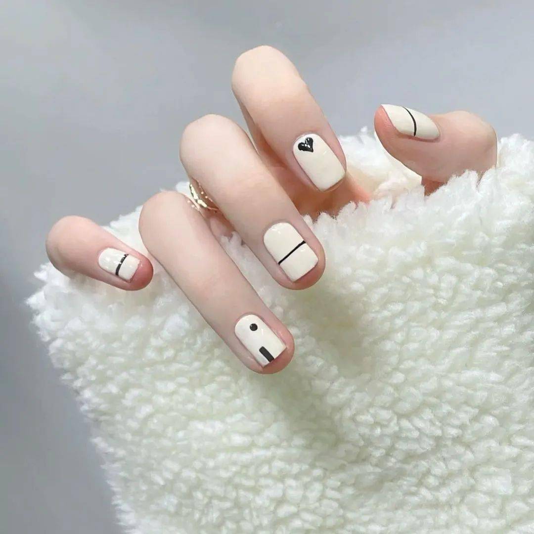 超抬气质的简约风美甲高级又耐看