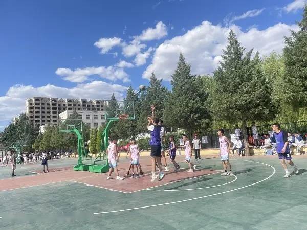 体育涿鹿县职教中心举行第四届校园篮球季活动
