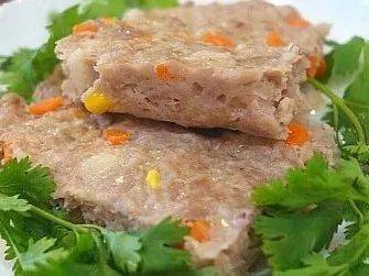 无籽红提瑶柱瘦肉蒸冬瓜,雪耳雪梨瘦肉汤玉米饭,红萝卜马蹄肉饼午餐11