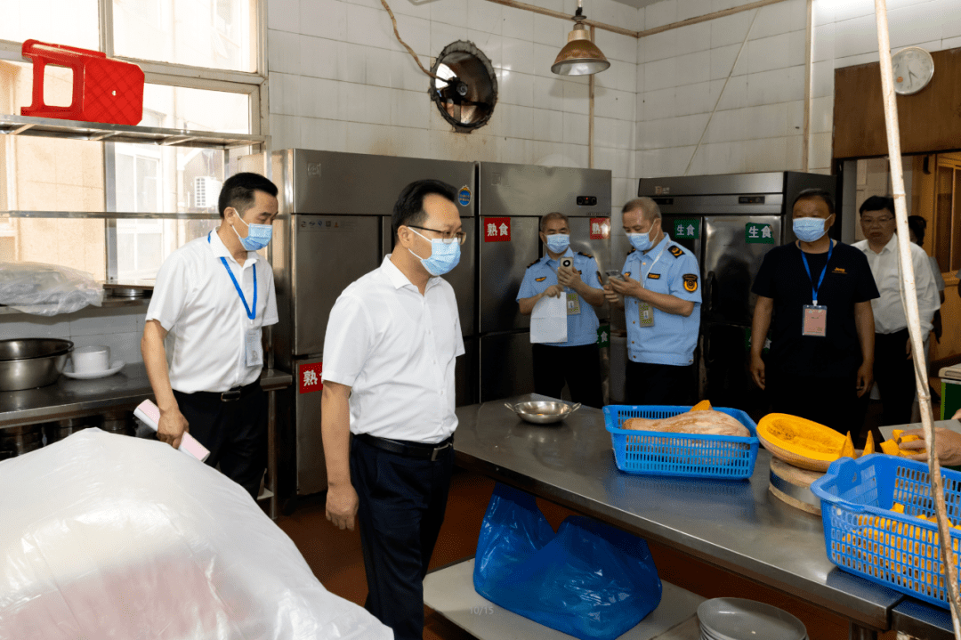 6月19日,安陆市委副书记,市长黄国威带领市直相关部门负责人对安陆市