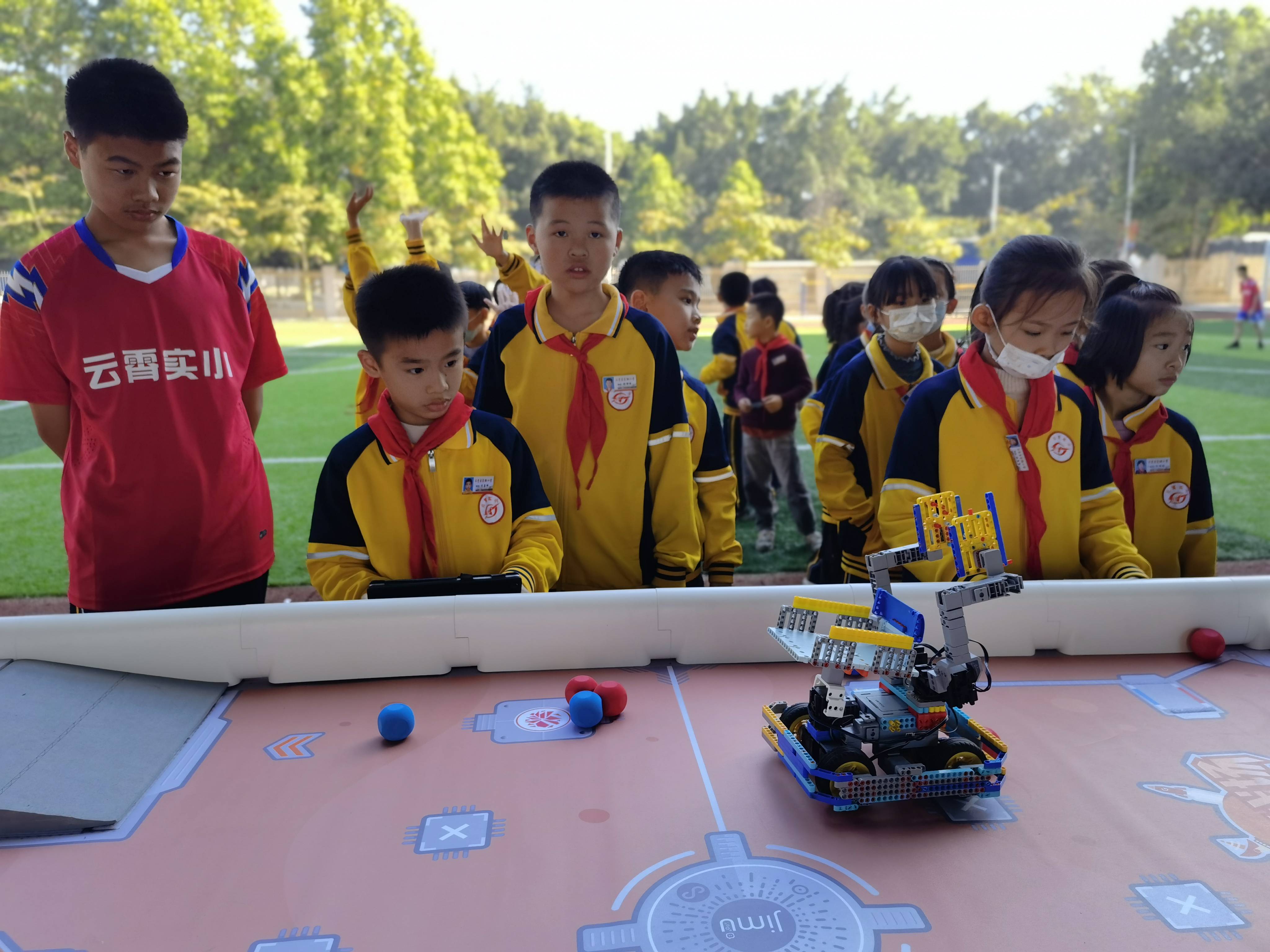 活动云霄四中劳动实践基地陈岱竹港小学超轻黏土社团的学生展示作品