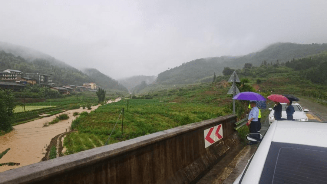 【防汛一线党旗红】赤门乡:青年志愿者用使命担当筑起"青春堤坝"