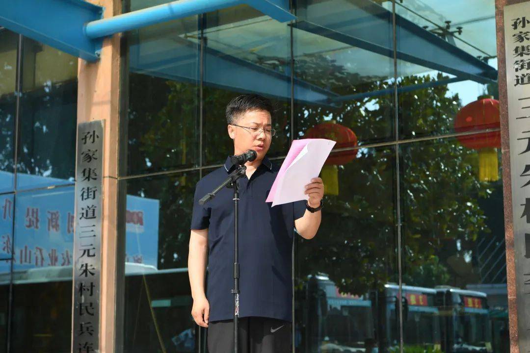 6月19日上午,寿光市"民族团结号"公交专线发车仪式在孙家集街道三元朱