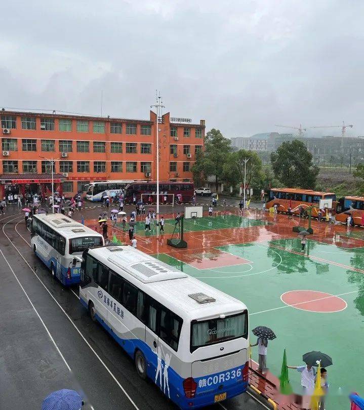 宜春五中为学考壮行向梦想出征宜春化成小学举行我的讲台我的梦教师