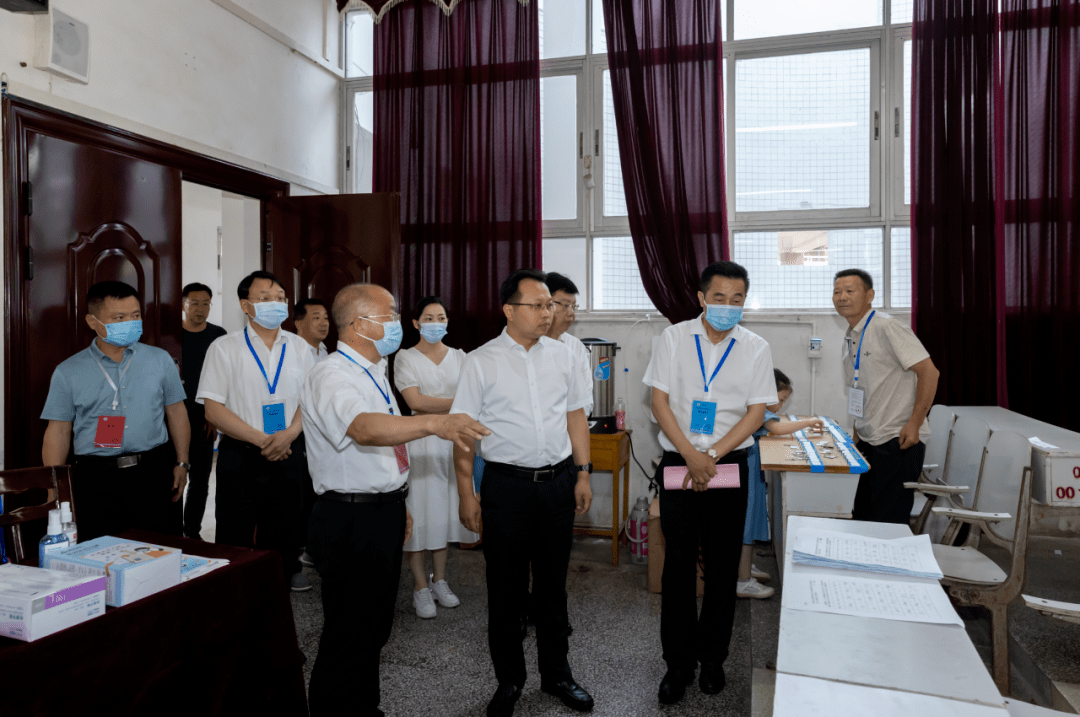 6月19日,安陆市委副书记,市长黄国威带领市直相关部门负责人对安陆市