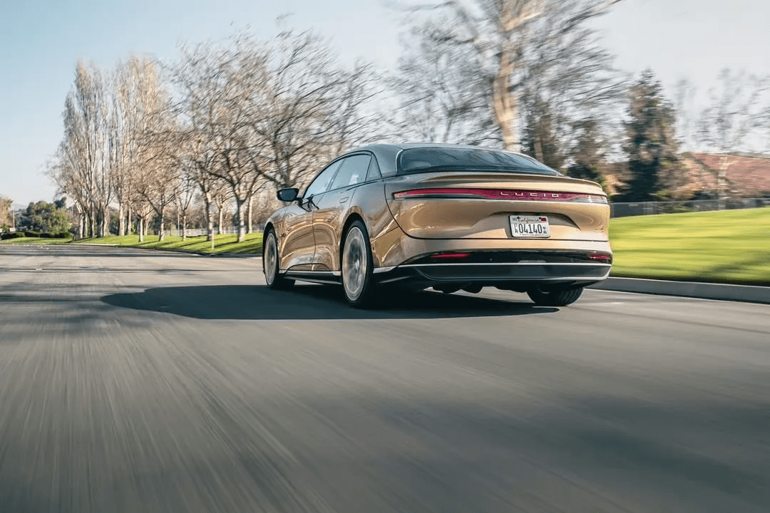 新晋纯电动lucidair海外交付必然会引入国内隔空对决奔驰eqs