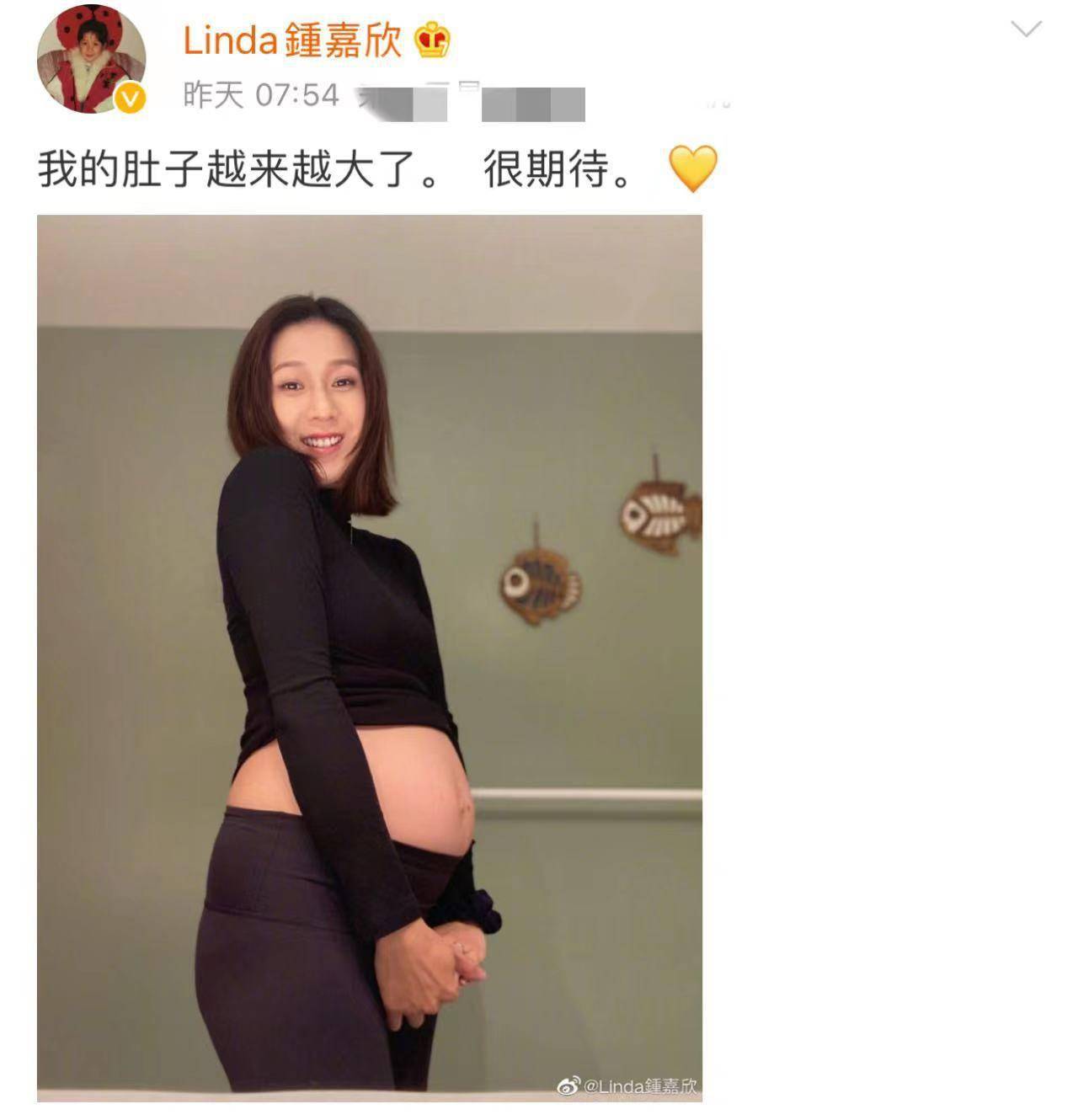 38岁tvb花旦钟嘉欣晒三胎孕照穿紧身衣肚大如萝四肢纤细长胎不长肉