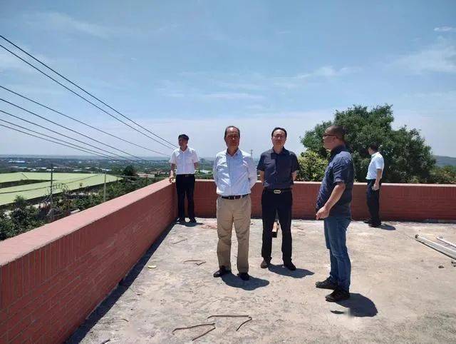 富平县新生代企业家联合会陪同下,参观了常务副会长杨镒的秦正集团