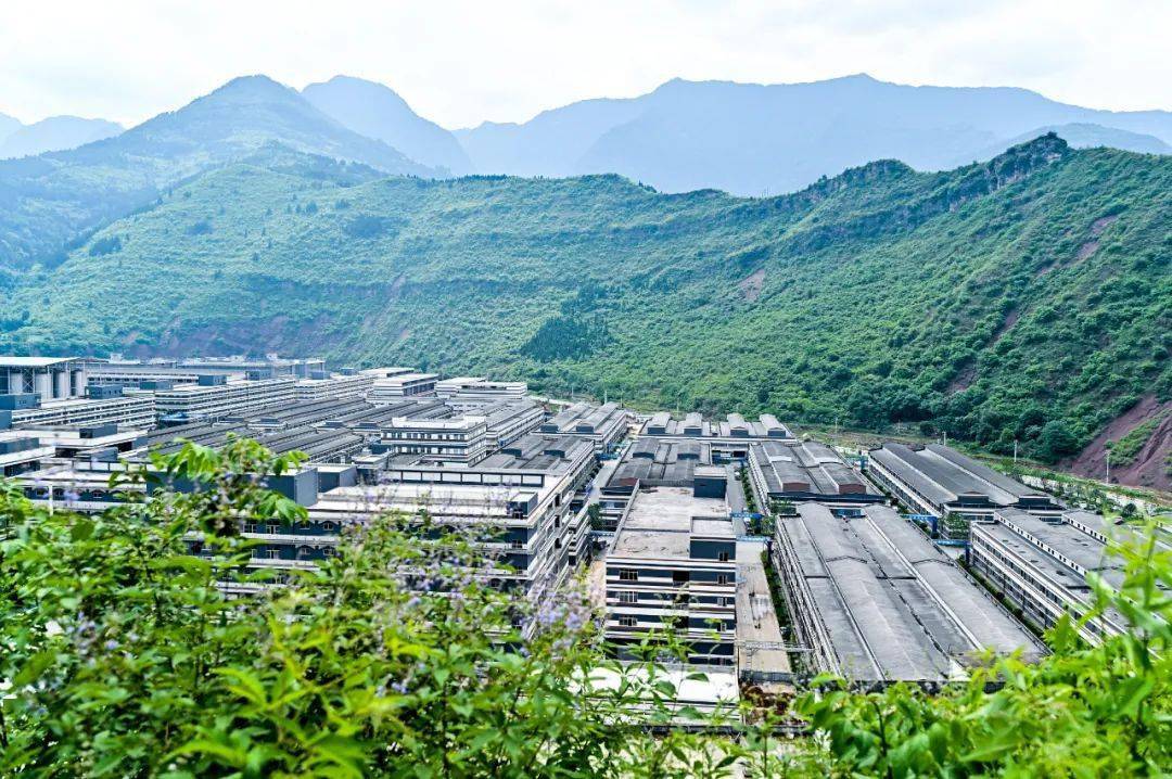 另外,而随着占地1500亩的"安酒·赤水酒谷" 终极形态的亮相,安酒巨大