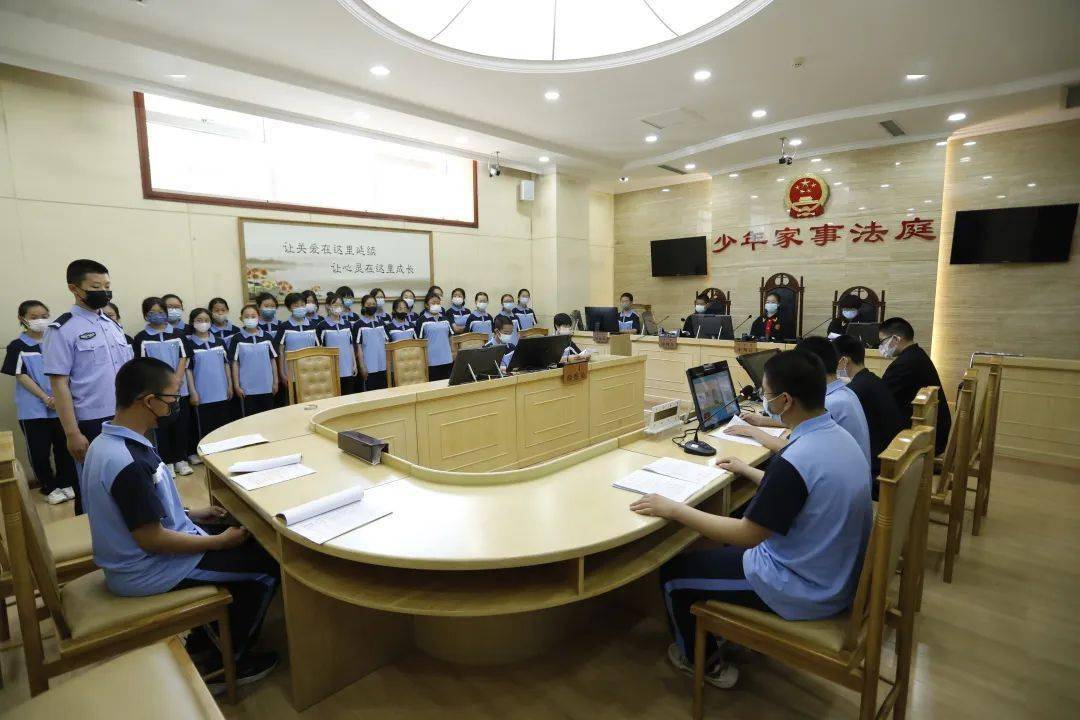 法护少年的你呼和浩特市中院开展模拟法庭沉浸式普法助成长