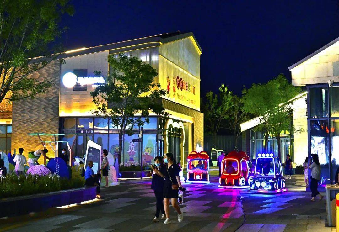 放眼晋阳里 "钻石"镶湖边_太原_湖畔_景中