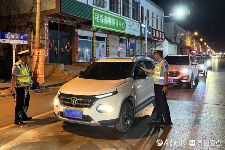 泰安交警新泰大队“凌晨行动、波段出击”整治酒醉驾违法 重点 进行 交通