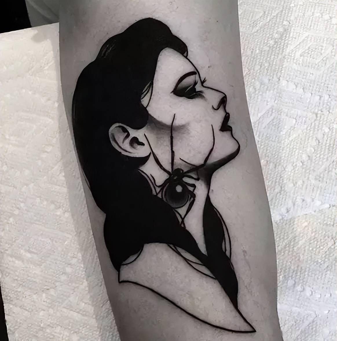 流行了很多年的blackwork纹身用实力诠释什么叫经久不衰