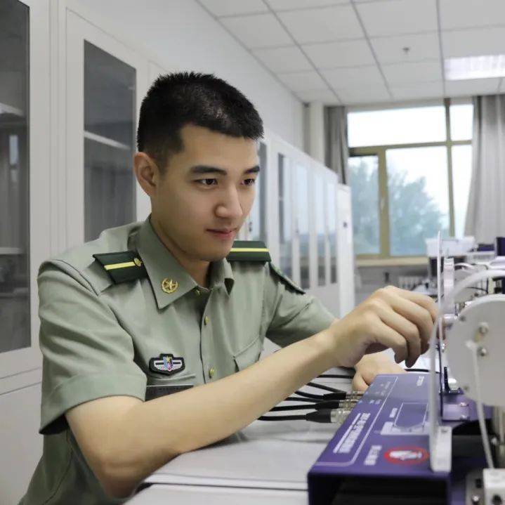 这变化也太大了吧！军校学员入伍前vs入伍后