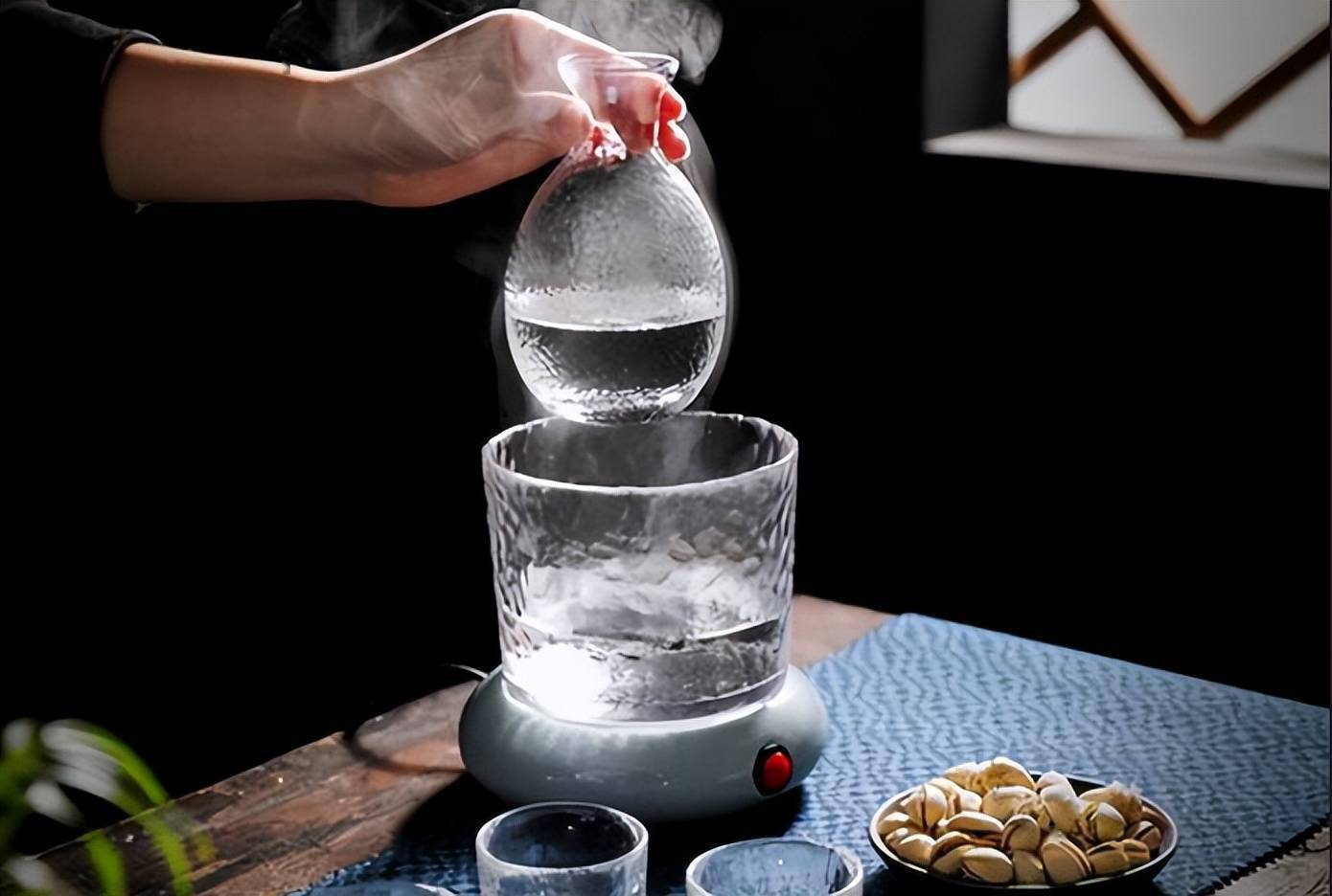 天热喝白酒如果不想伤身建议牢记这5点早知早受益