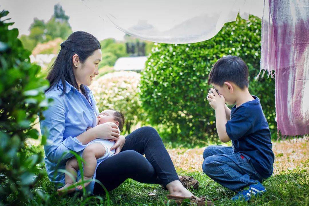 母乳中国 艺术照图片