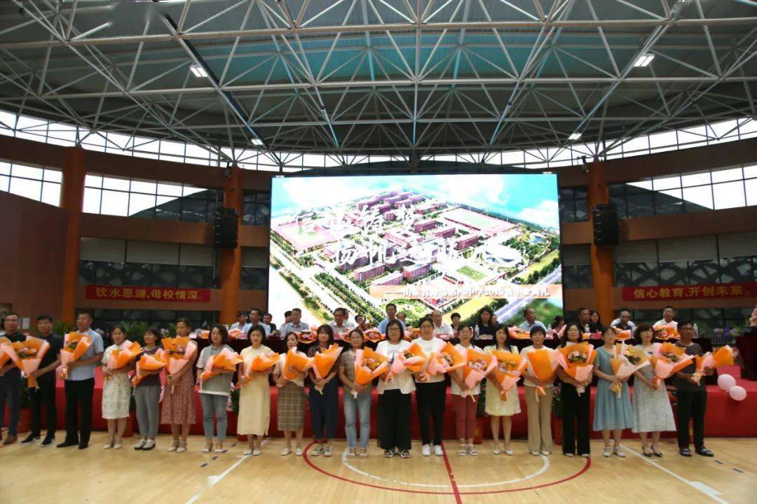 潍坊四中2022届毕业生毕业典礼隆重举行_母校_韩忠_高三