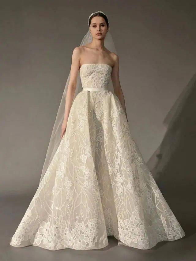 被名流和女明星趋之若鹜的百万高定eliesaab打造专属于女性的梦幻柔美