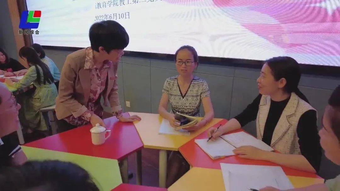 媒体聚焦龙岩电视台报道我校姜燕琴教授为松涛二小教师开设教师和悦