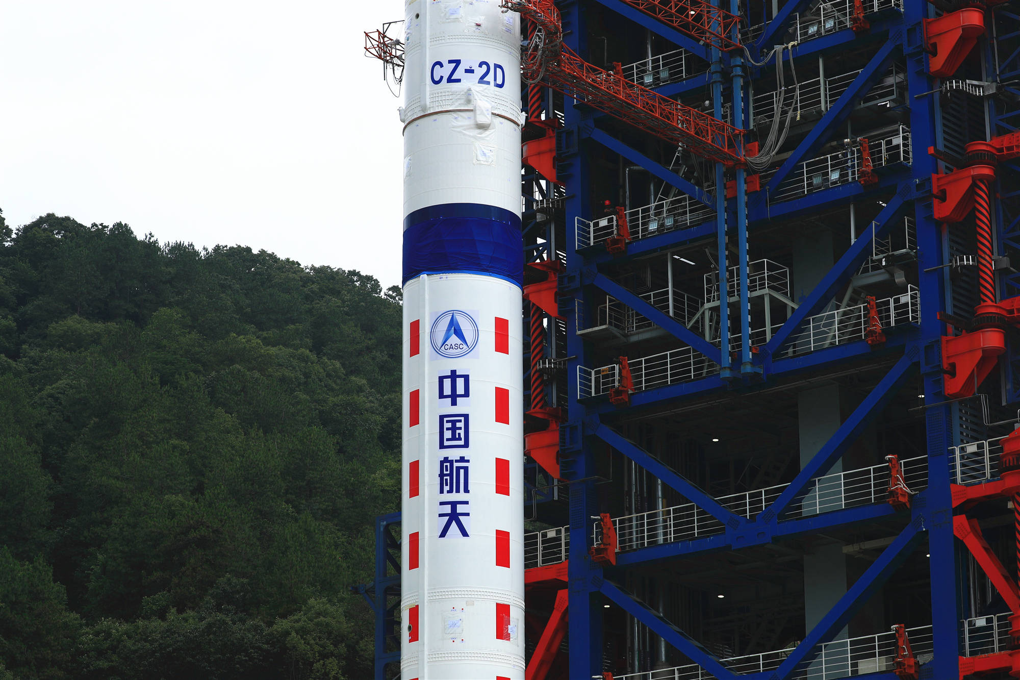 一箭三星组建遥感星座长征二号丁火箭发射成功