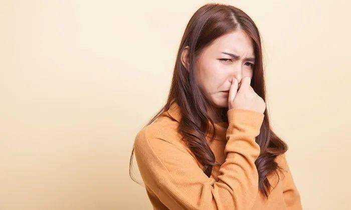 那种呼吸困难的憋闷感,内外夹击的异味,谁能招架得住?