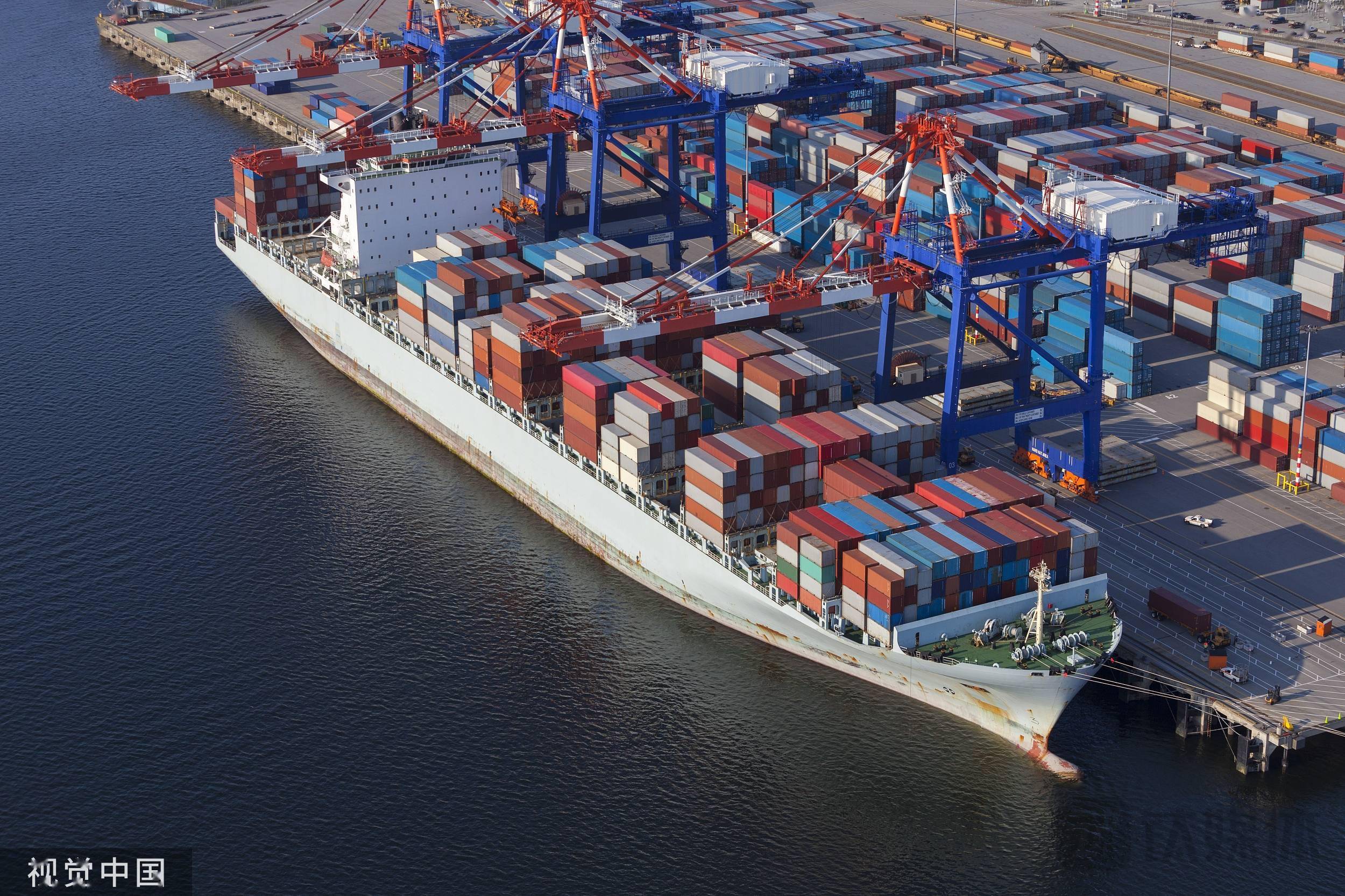 海外港口货物积压商家提前备货今年外贸旺季来得有点早