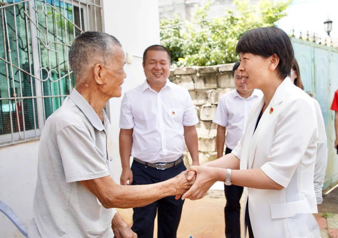 尹丽波"七一"前夕走访慰问老党员_澄迈县_情况_事业