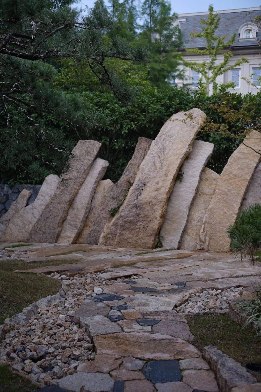 庭院中粗糙的石头,也可以这么美!_石组_空间_自然