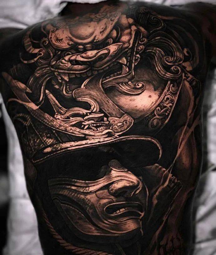 10w美刀的纹身什么水平?_沃夫_新说_uzi