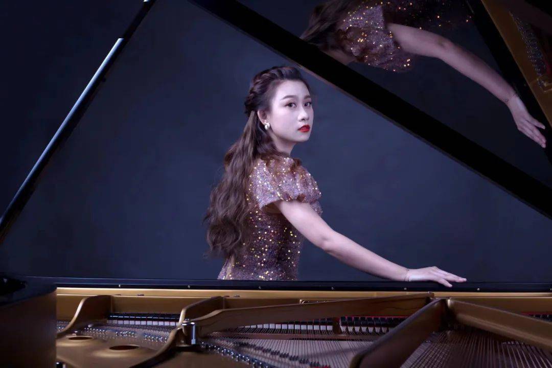 贝森朵夫国际钢琴比赛冠军美女钢琴家胡雪莎邀你一起遨游古典外太空