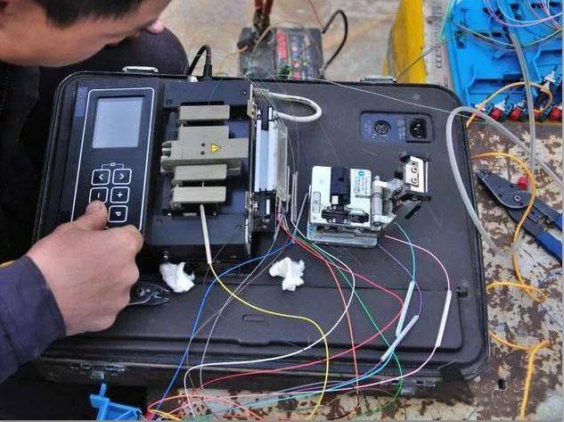 熔接光纤芯按什么颜色