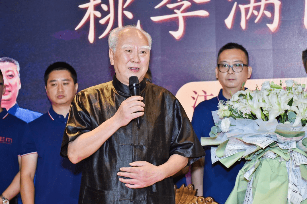 黑珍珠评选评委之一川菜大师彭子渝菇菇宴上再收徒