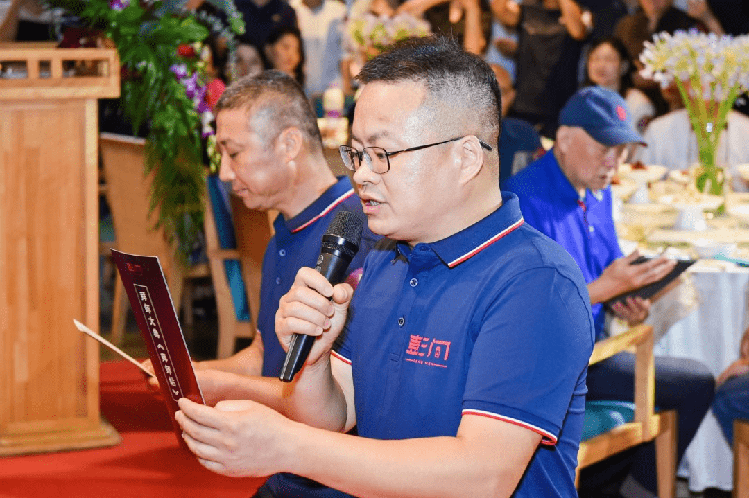 黑珍珠评选评委之一川菜大师彭子渝菇菇宴上再收徒