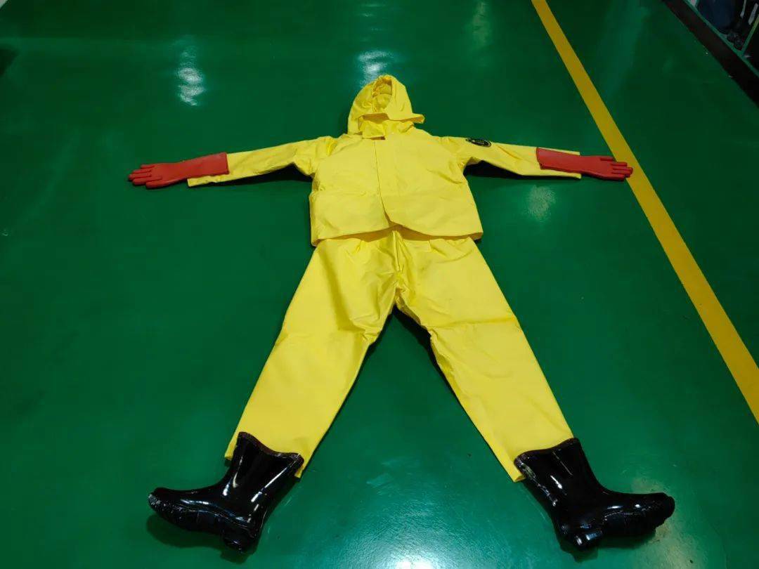 装备小课堂消防员防护服之电绝缘服