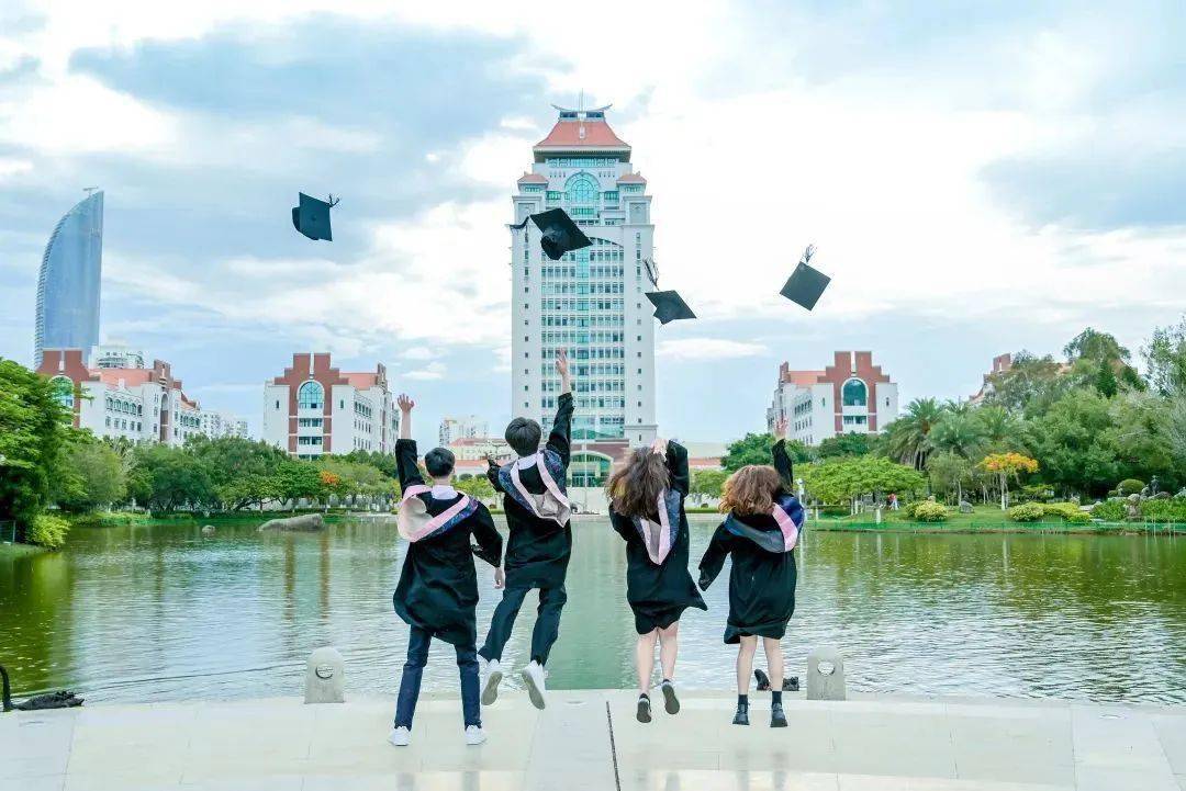 大厦栋梁厦门如何发展校友经济厦大校友总会朱崇实理事长等接受记者