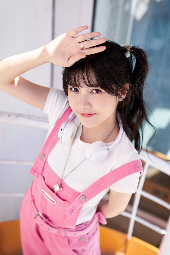 赖美云发布双马尾可爱写真粉红少女闪亮登场甜美惹人爱